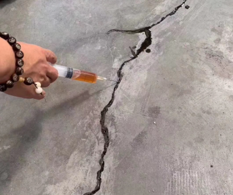 玛多混凝土裂缝修补技术详解​